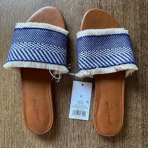 Universal thread sandals- brand new